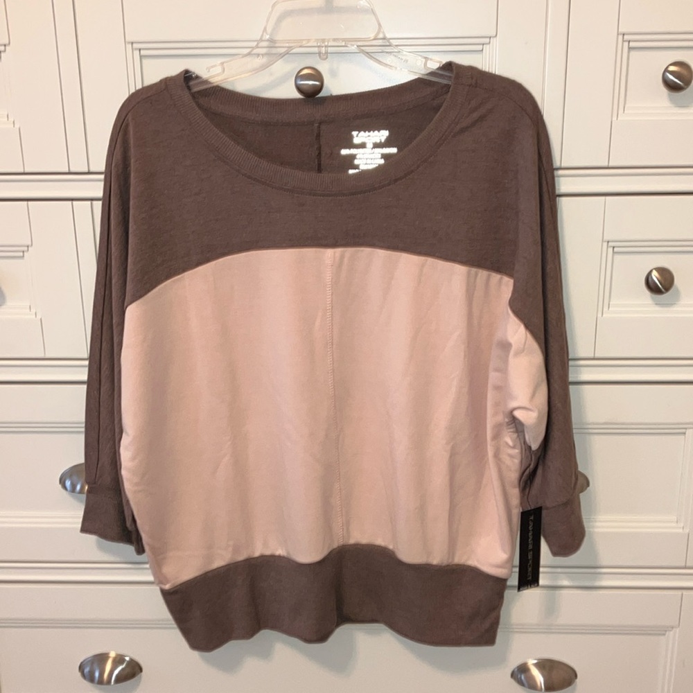 Tahari Sport-NWT-Lady’s Shirt-Size Medium